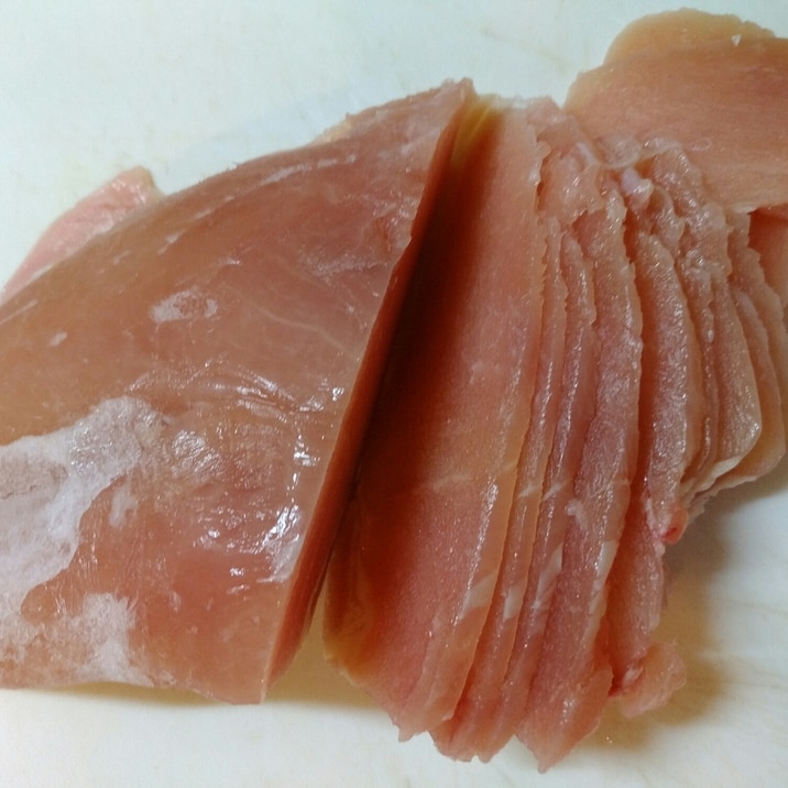 鶏しゃぶや炒め物に 鶏胸肉を薄くスライスする裏技 レシピ 作り方 By W ショボーン 楽天レシピ 鶏しゃぶや炒め物に 鶏胸肉を薄くスライスする裏技 レシピ 作り方 By W ショボーン 楽天レシピ